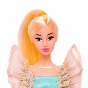 Кукла-модель «Нежные мечты» в бежево-бирюзовом платье