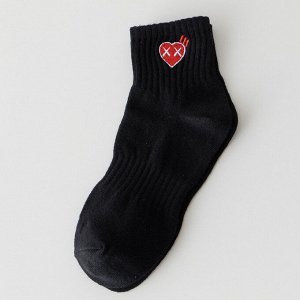 Мужские носки с минималистичной вышивкой "Сердце", цвет черный