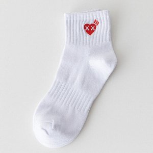 Мужские носки с минималистичной вышивкой "Сердце", цвет белый