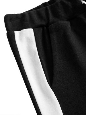 Брюки Модные брюки-кюлоты для девочки. Модель черного цвета с контрастными лампасами. На поясе широкая эластичная резинка с завязками. По бокам два врезных кармана. Брюки выполнены полностью из натура