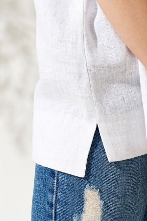 Блузка Рост: 170 см. Состав ткани: 100% лен Стильная блузка из льняной ткани. Блузка свободного прямого силуэта, что идеально подходит для разного типа фигуры. Рукав цельнокроеный с манжетой. По боков
