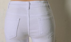 Женские удлиненные джинсовые шорты с порезами, цвет белый