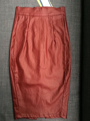 Женская красная юбка из экокожи