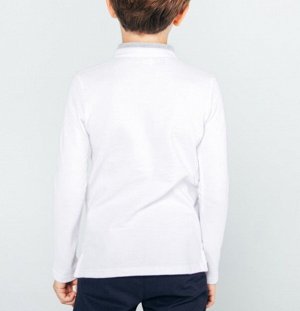 Поло Цвет: белый
Состав: хлопок 100%
Поло для мальчика белого цвета из хлопковой ткани - пике, обладающей отличными качественными характеристиками. Модель застёгивается на три пуговицы у горловины, во