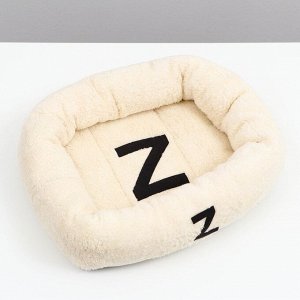 Лежанка для собак и кошек "Уют Z" , меховая, 45 х 35 х 11 см, микс