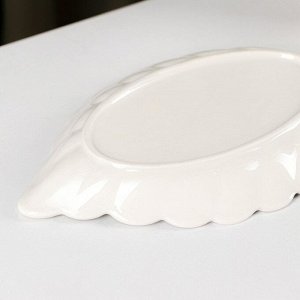Блюдо керамическое «Лист», 19x11 см, цвет белый