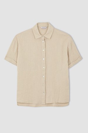 Рубашка свободного кроя с воротником из муслина и короткими рукавами