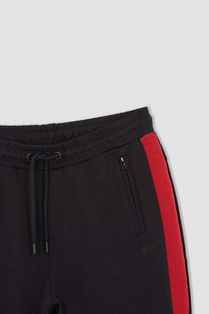 Спортивные брюки прямого кроя с карманом на молнии и застежкой-молнией