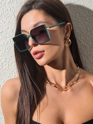 Солнцезащитные очки с тонированными линзами
