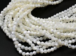 Бусины из перламутра шарик 4мм цв.белый, 39см, 98 бусин