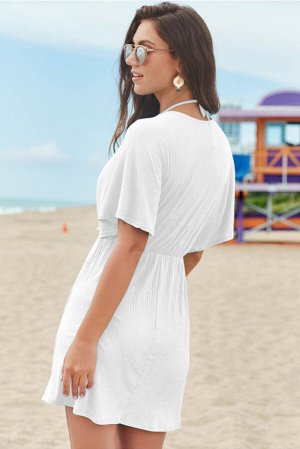 Белое пляжное платье с глубоким V-образным вырезом с кольцом спереди