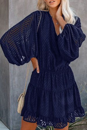 Темно-синее платье с пышными рукавами в волнистую полоску