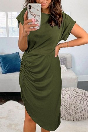 Зеленое асимметричное платье с боковыми сборками