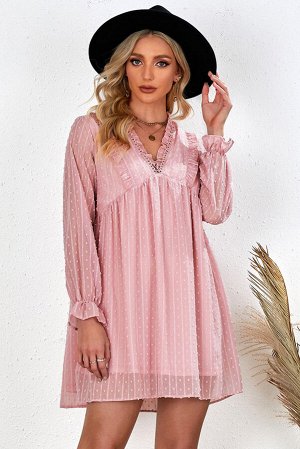 Розовое платье беби-долл в горошек с V-образным вырезом и рюшами