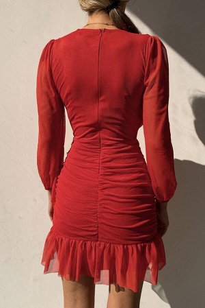 Красное обтягивающее платье с запахом и прозрачными рукавами