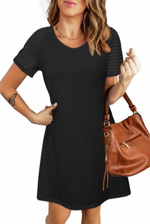 Черное платье-футболка с прозрачными полосатыми рукавами