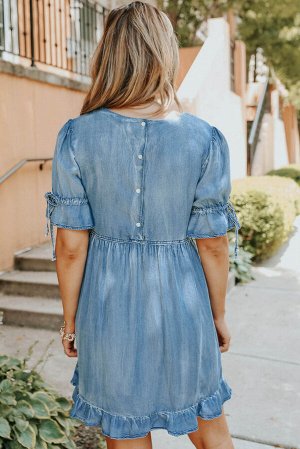 Голубое джинсовое платье с застежкой на пуговицах на спине