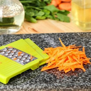 Овощерезка - шинковка со сменными насадками и контейнером Доляна Fresh Cook,, 6 насадок, 14x12.5x38.1 см, белая, зелёная