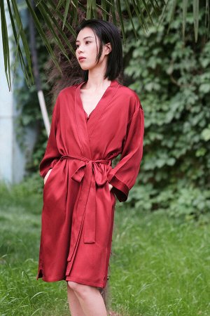 Женский халат с поясом, цвет красный