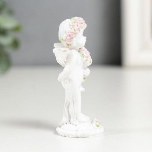 Фигурка полистоун «Ангел с букетом розовых роз», 6.5x2.5x2.5 см, МИКС