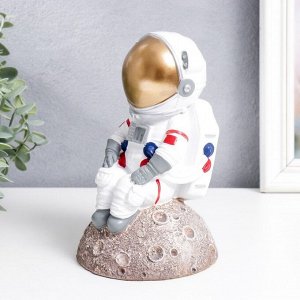 Сувенир полистоун "Космонавт сидит на астероиде" 19,5х11,5х11,5 см