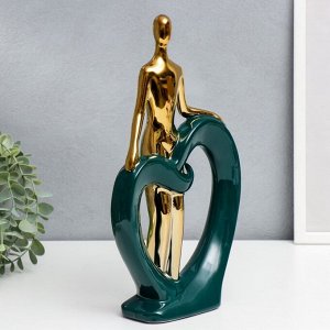 Сувенир керамика "Влюблённый парень у сердца" тёмно-зелёный с золотом 32х18 см