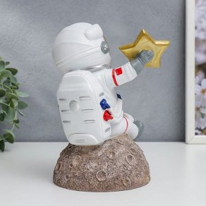 Сувенир полистоун "Космонавт сидит на астероиде, с звездой" 19,5х11,5х13 см