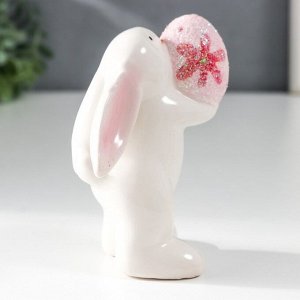 Сувенир керамика "Пасхальный кролик с розовым яйцом" 5х6х8,8 см
