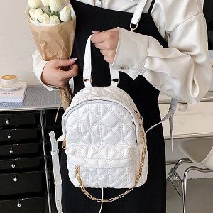 Рюкзак женский, белый, с декоративной цепочкой, длина верхняя 15см, длина нижняя 20см, высота 13см, ширина 12см