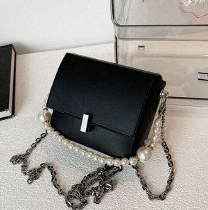 Квадратная сумка-клатч на жемчужной ручке, цвет черный