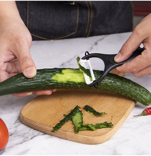 Набор: точилка для ножей, овощечистка, ножницы