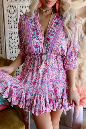 Розовое приталенное платье с V-образным на спине и цветочным принтом