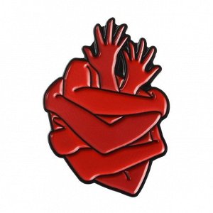 Металлический значок "Сердце из рук"