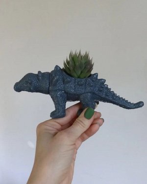 Динозавр-горшок с растением