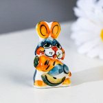 Сувенир &quot;Заяц с морковкой&quot; цвет гжель