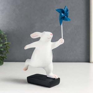 Сувенир полистоун "Белый кроль с синим ветерком" 21,5х5,5х12 см
