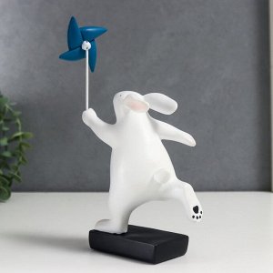 Сувенир полистоун "Белый кроль с синим ветерком" 21,5х5,5х12 см