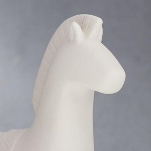 Сувенир керамика "Белый конь" матовый 20х21 см
