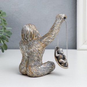 Сувенир полистоун "Орангутанг качает малыша в колыбельке" золото 14х9х13 см