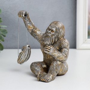Сувенир полистоун "Орангутанг качает малыша в колыбельке" золото 14х9х13 см