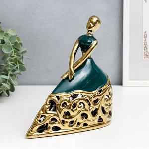 Сувенир керамика "Фрейлина - реверанс" тёмно-зелёный с золотом 20х19 см