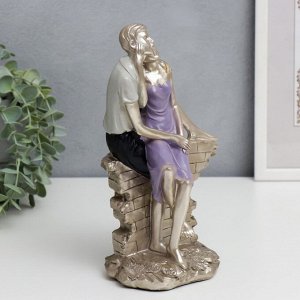 Фигурка полистоун «Романтичная пара на кирпичной изгороди», 23.5x14.5x8 см