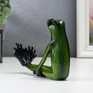Сувенир полистоун "Зелёная лягушка - вытянутые лапки" 13х6х10,5 см
