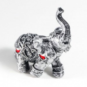 Сувенир полистоун "Серебристый слон в попоне с рубинами" 10х5,5х10 см