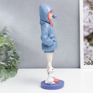 Сувенир полистоун "Девочка в синем худи с пузырём из жвачки, с зайчиком" 25,5х7х8,3 см
