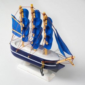 Корабль сувенирный малый «Стратфорд», борта синие с белой полосой, паруса синие, 4?16,5?16 см