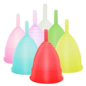 Набор: менструальная чаша Menstrual Cup с контейнером, щеточкой и пинцетом. Голубая