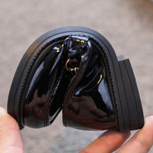 Туфли детские лаковые "Лофферы" с металлическим декором, цвет черный