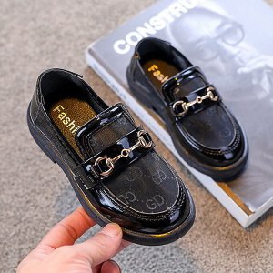 Туфли детские "Лоферы" с металлическим декором и трендовым принтом, цвет черный