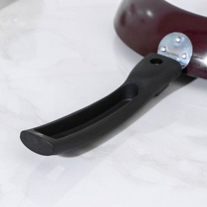 Сковорода «Хозяюшка», d=24 см, съёмная ручка, стеклянная крышка, антипригарное покрытие, цвет бордовый